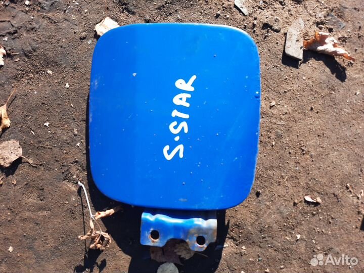 Дверь задняя правая +лючок на митсубиси спейс стар