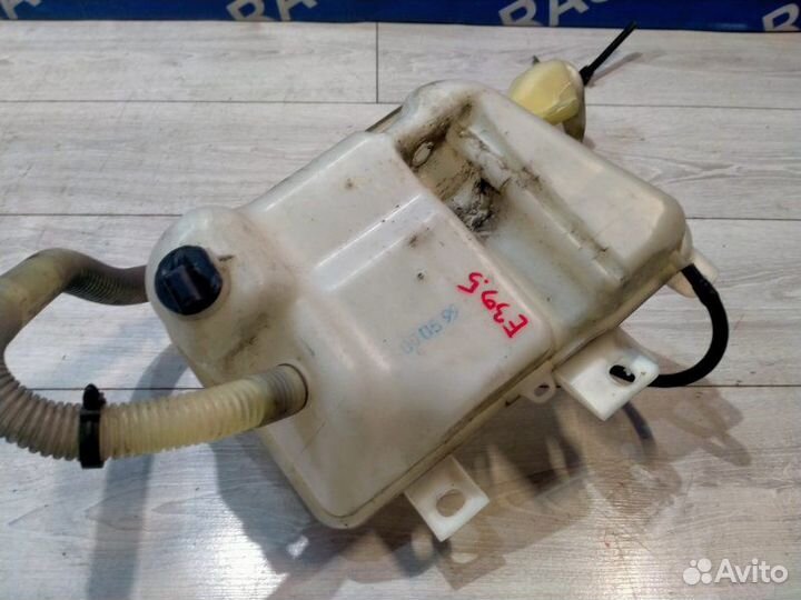 Бачок омывателя Bmw 523I Левый Руль Пробег:38000