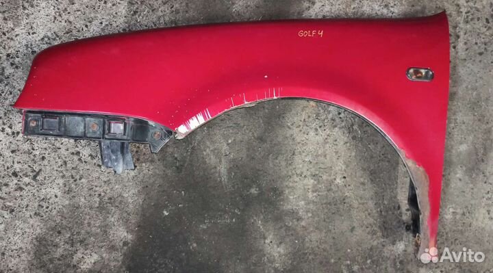 Крыло левое VW golf 4