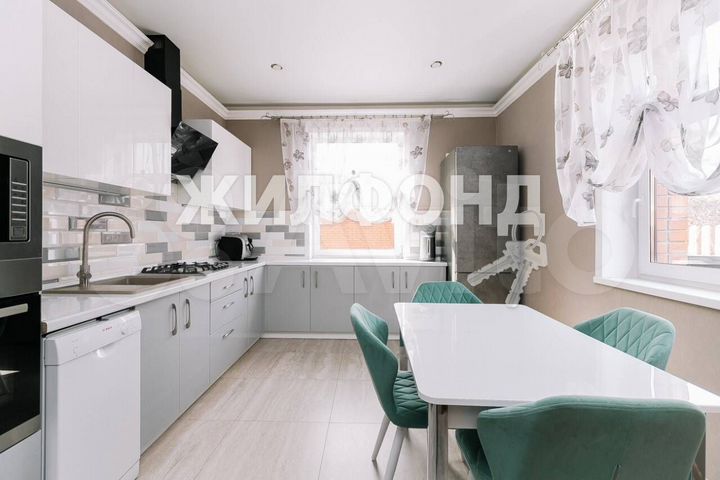 Коттедж 248 м² на участке 5 сот.