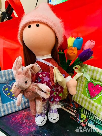 Куколка в розовой шапочке