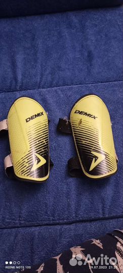 Футбольные щитки