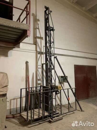 Грузовой лифт подъемник