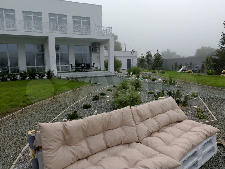 Коттедж 380 м² на участке 20 сот.