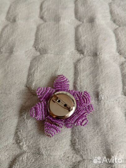 Брошь ручной работы из бисера