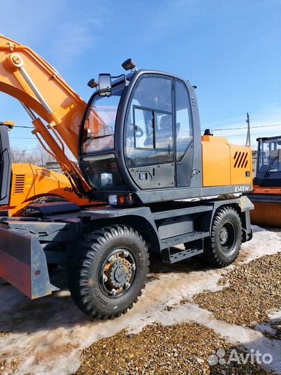 Колёсный экскаватор UMG E145W, 2023