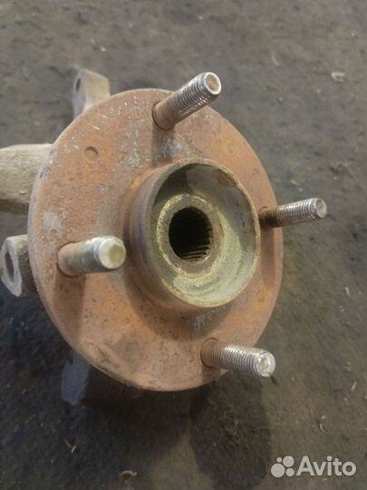 Поворотный кулак передний правый kia cerato 1