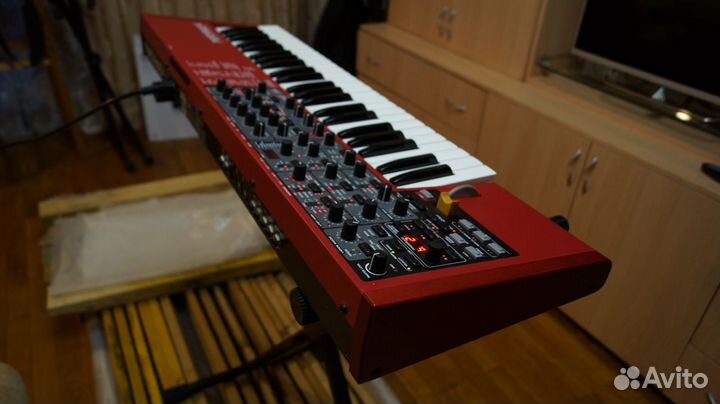 Синтезатор Clavia Nord Lead 4