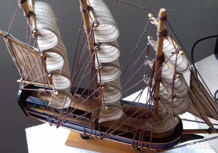 Корабль из дерева коллекционный