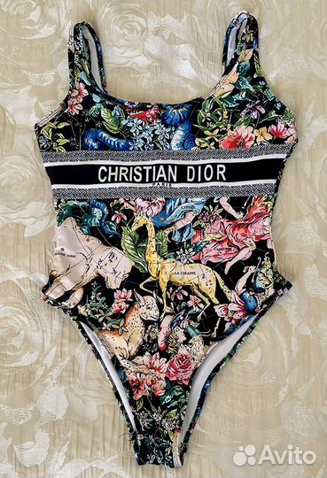 Купальник женский слитный 46 48 новый