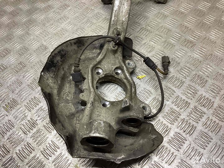 Цапфа/кулак поворотный передний правый Audi A6/RS6/S6