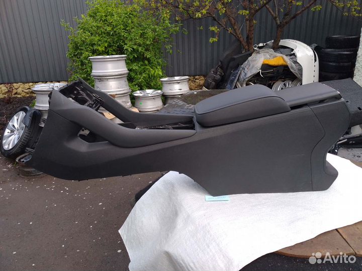 Подлокотник с центральной консолью Шкода Кодиак