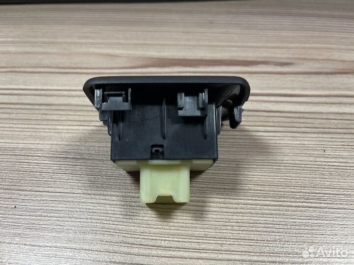 Кнопка стеклоподъемника Renault Logan