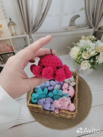 Вязаная игрушка (Брелок) осьминожка