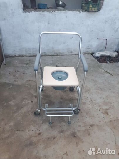 Санитарный стул для инвалидов