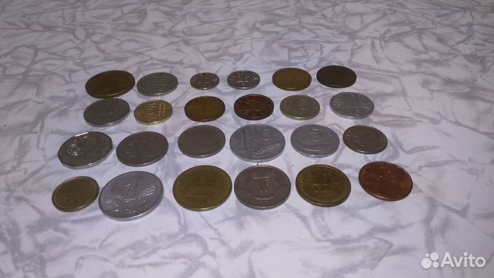 Монеты иностранные разные комплектом