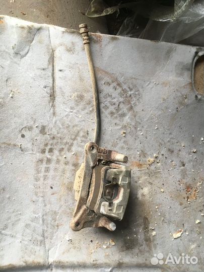 Суппорт задний L Mitsubishi Outlander хl