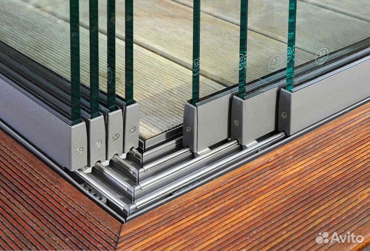 Безрамное раздвижное остекление