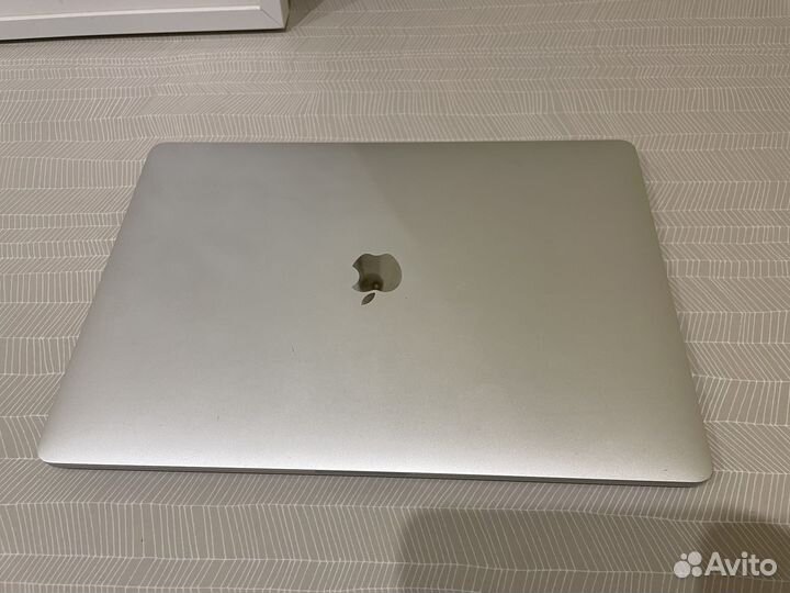 Apple MacBook Pro 15 2017 16GB intel core i7