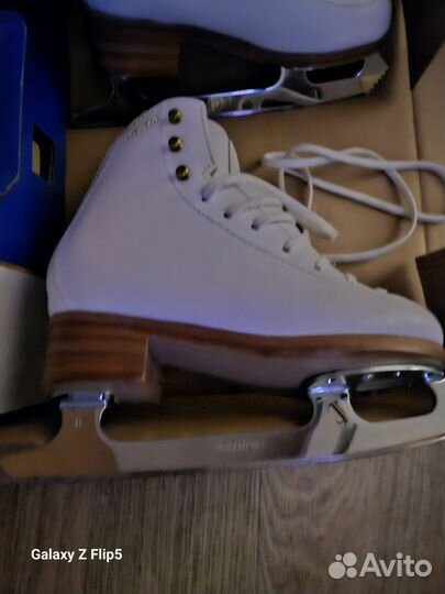 Коньки фигурные