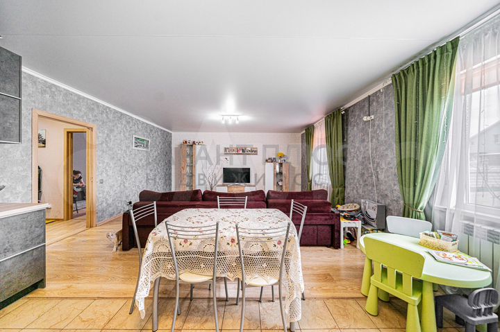 Коттедж 179 м² на участке 10 сот.