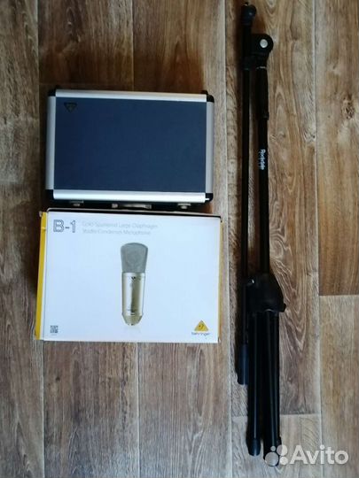 Behringer B-1 со стойкой