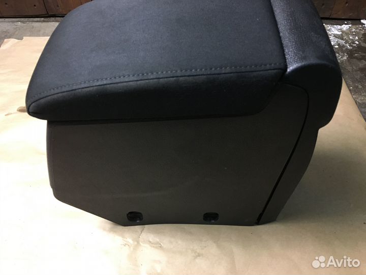 Подлокотник Volkswagen Tiguan 08-17