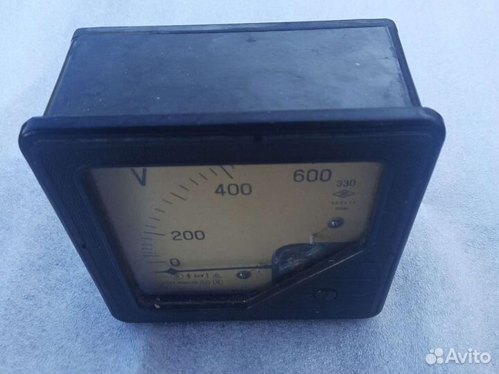 Вольтметр большой
