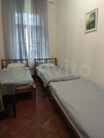 Комната 23 м² в 4-к., 2/4 эт.