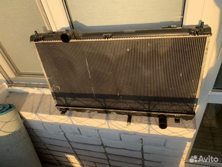 Радиатор на lexus is250