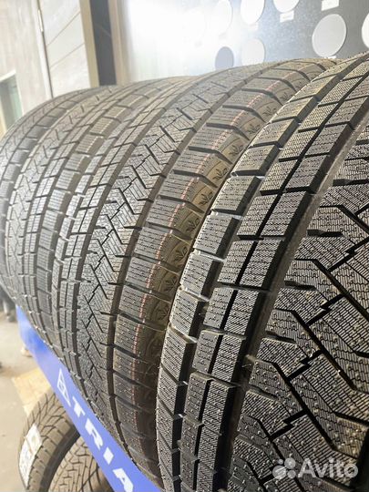 Triangle PL02 235/45 R19 95W