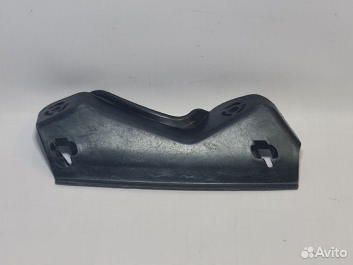 Кронштейн бампера передний Volkswagen Passat B6