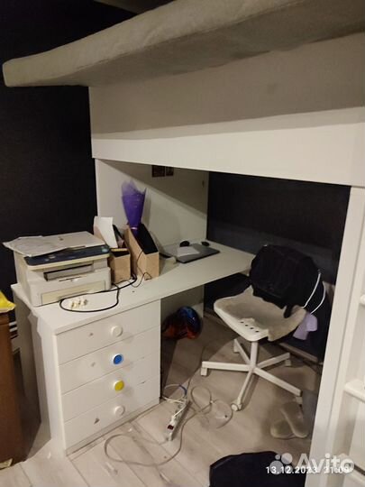 IKEA кровать чердак со столом и шкафом