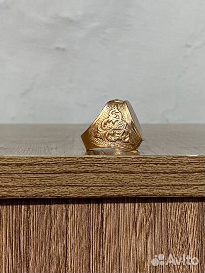 Мужской золотой перстень