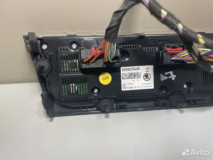 Панель управления климатом Шкода Октавия А7