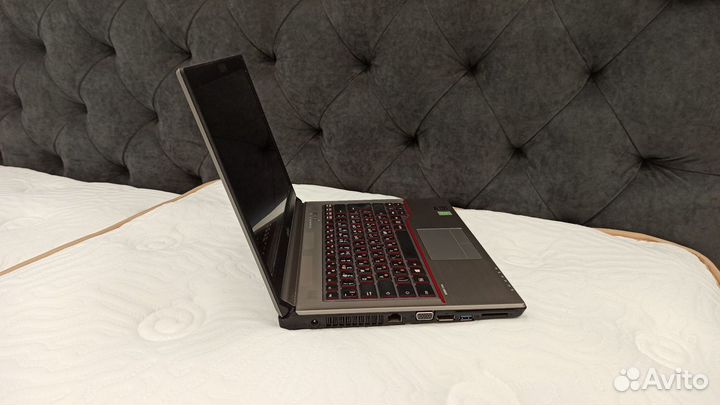 Fujitsu lifebook e744 SSD i7