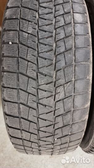 Bridgestone Blizzak DM-V1 215/60 R17 96R
