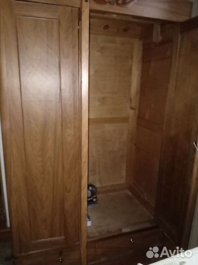 Шифоньер б/у в хорошем состоянии