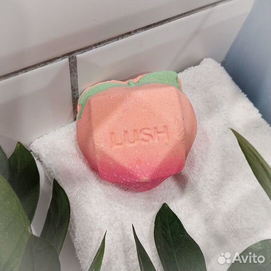 Бомбочка для ванны lush Peachy