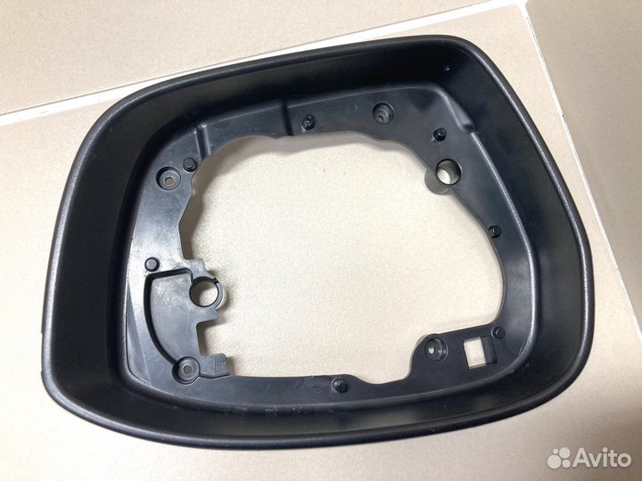 Окантовка правого зеркала