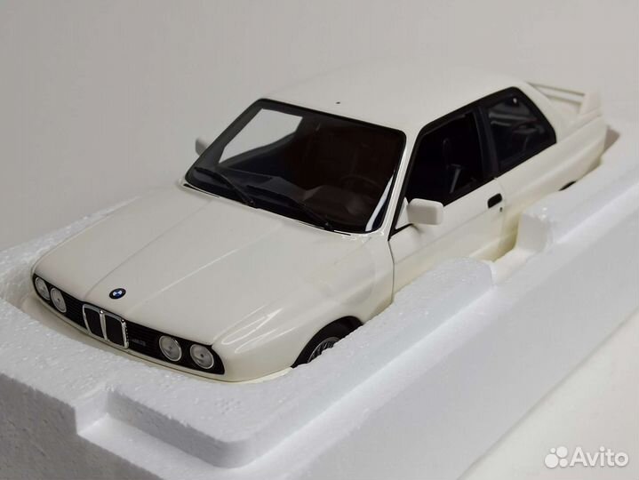 Bmw M3 Street (E30) 1987 Minichamps 1:18