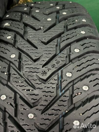 Nokian Tyres Hakkapeliitta 8 SUV 215/65 R17 103T
