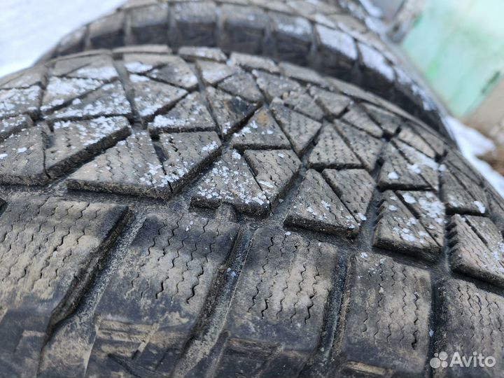 Bridgestone Blizzak DM-V2 285/60 R18