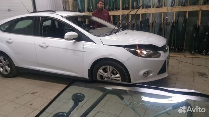 Стекло лобовое Форд Фокус