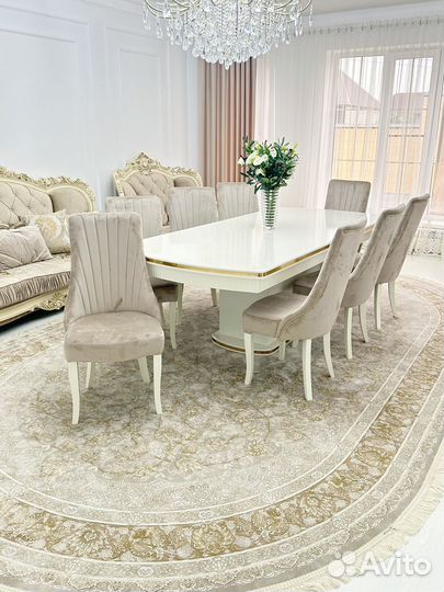 Стол и стулья для кухни. В наличии