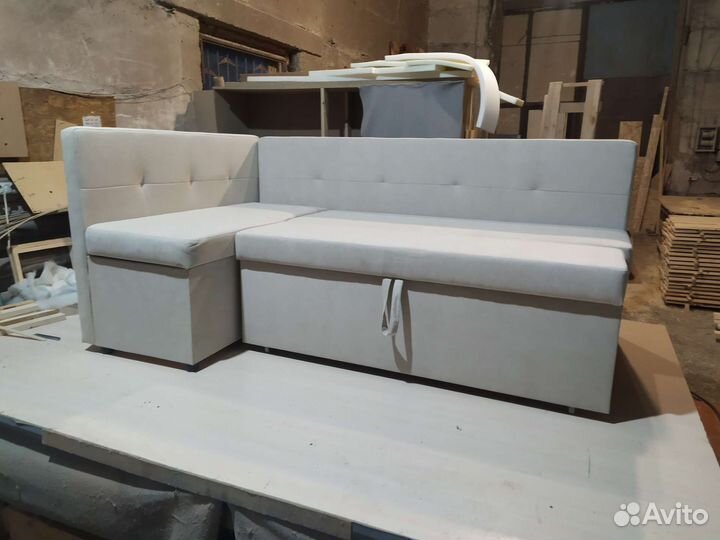 Кухонный уголок со спальным местом 