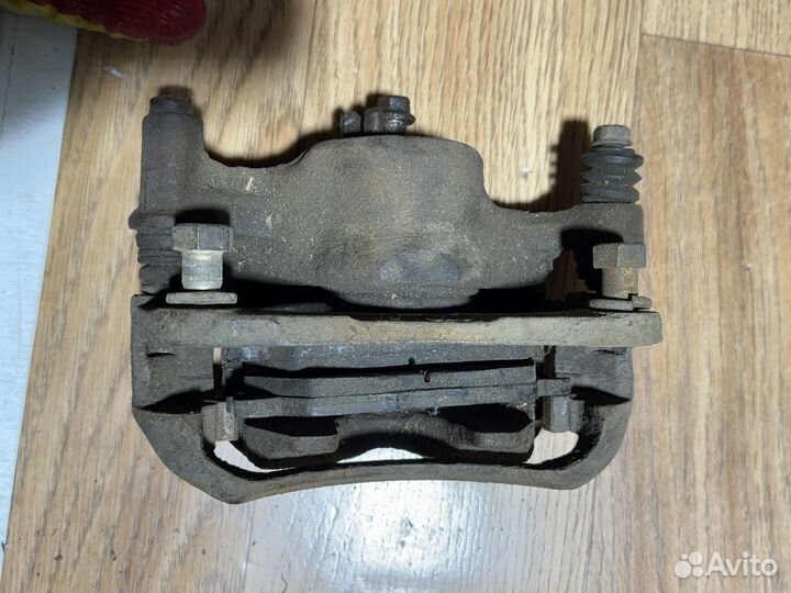 Суппорт передний правый hyundai accent 1994-2000