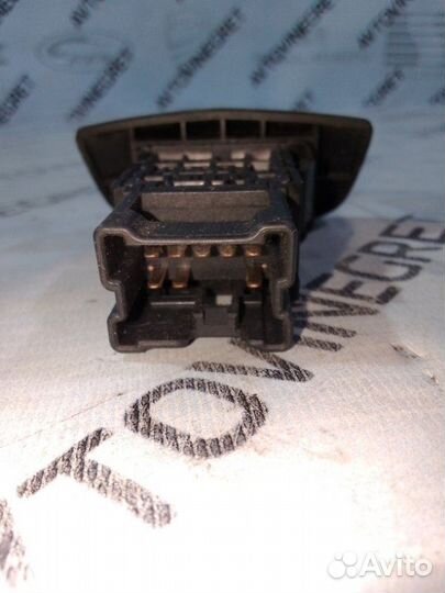 Кнопка аварийной сигнализации Nissan Primera P12