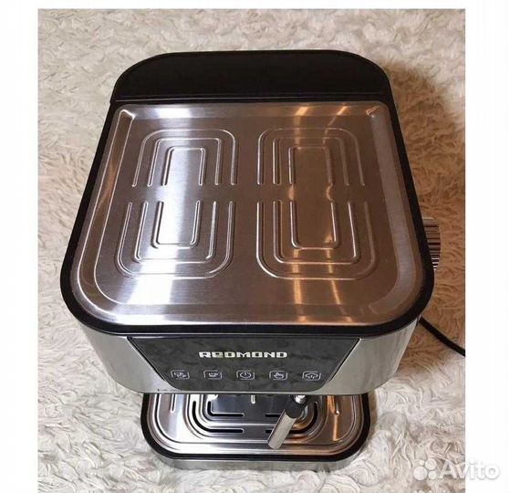 Новая Кофеварка Redmond RCM-CBM1514