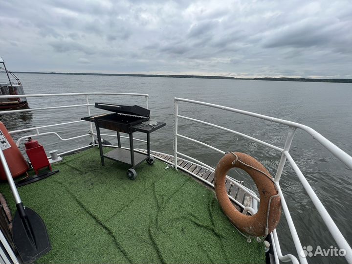 Корабль на воде